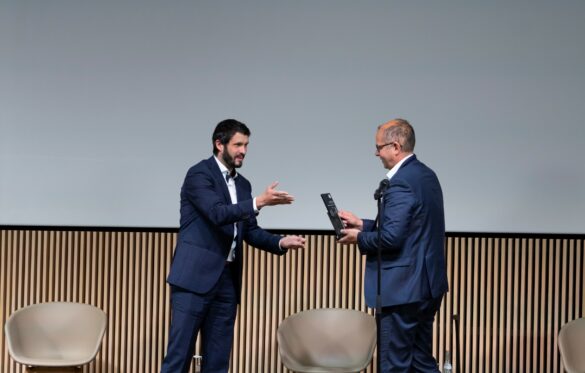 Award-Überreichung an Rainer Wegener