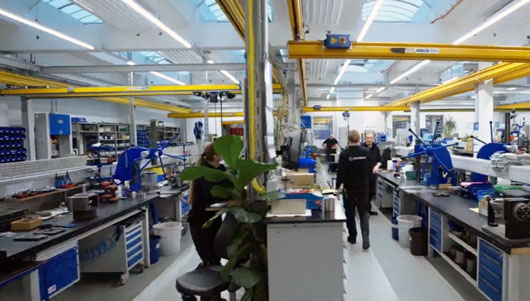 En el taller interno, el servicio de atención al cliente lleva a cabo reparaciones y modificaciones urgentes de motorreductores y otros componentes.