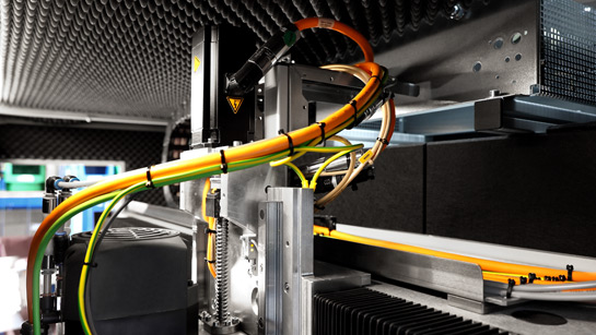 LHMT develops its own axes. STOBER supplies the drive controllers for control.