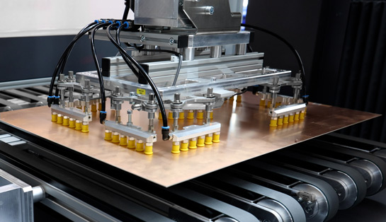The printed boards are handled in the loading unit with vacuum grippers. aaa