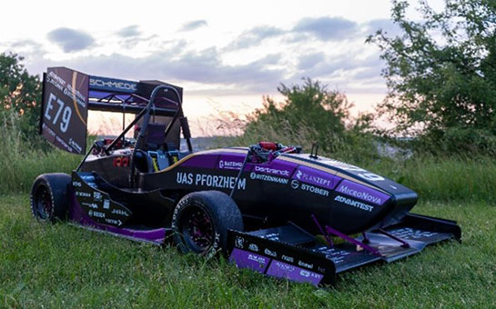 Del mismo color que su homónimo: el nuevo coche de carreras Amethyst de Rennschmiede Pforzheim compite este año en la Formula Student Electric (FSE).